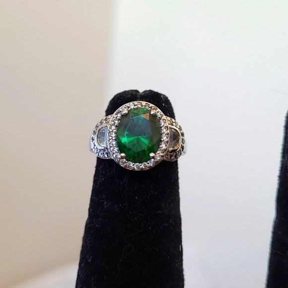 Sterling Silver and CZ Green Ring - Picture 6 of 6